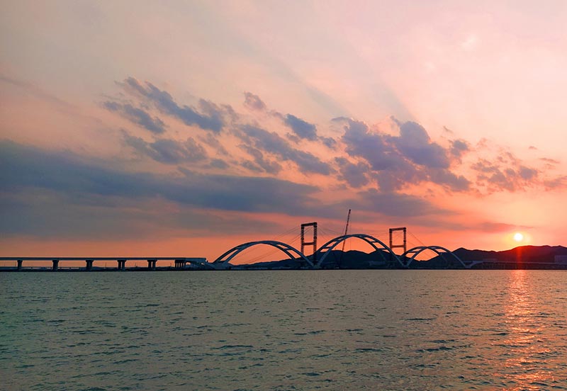 大连普湾新区十六号路跨海桥工程.jpg